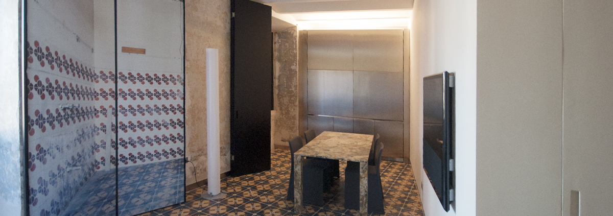 Appartamento con scuri e arredi su misura Palazzo Rhinoceros Devoto Design
