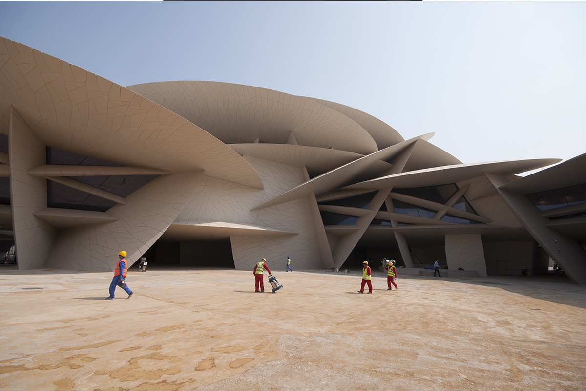 Museo nazionale del qatar: cantiere esterno giorno
