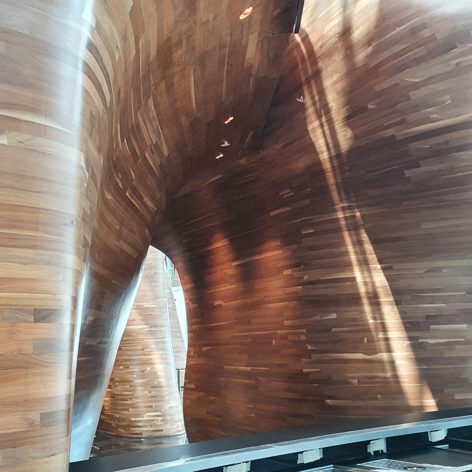 arco scultoreo in legno